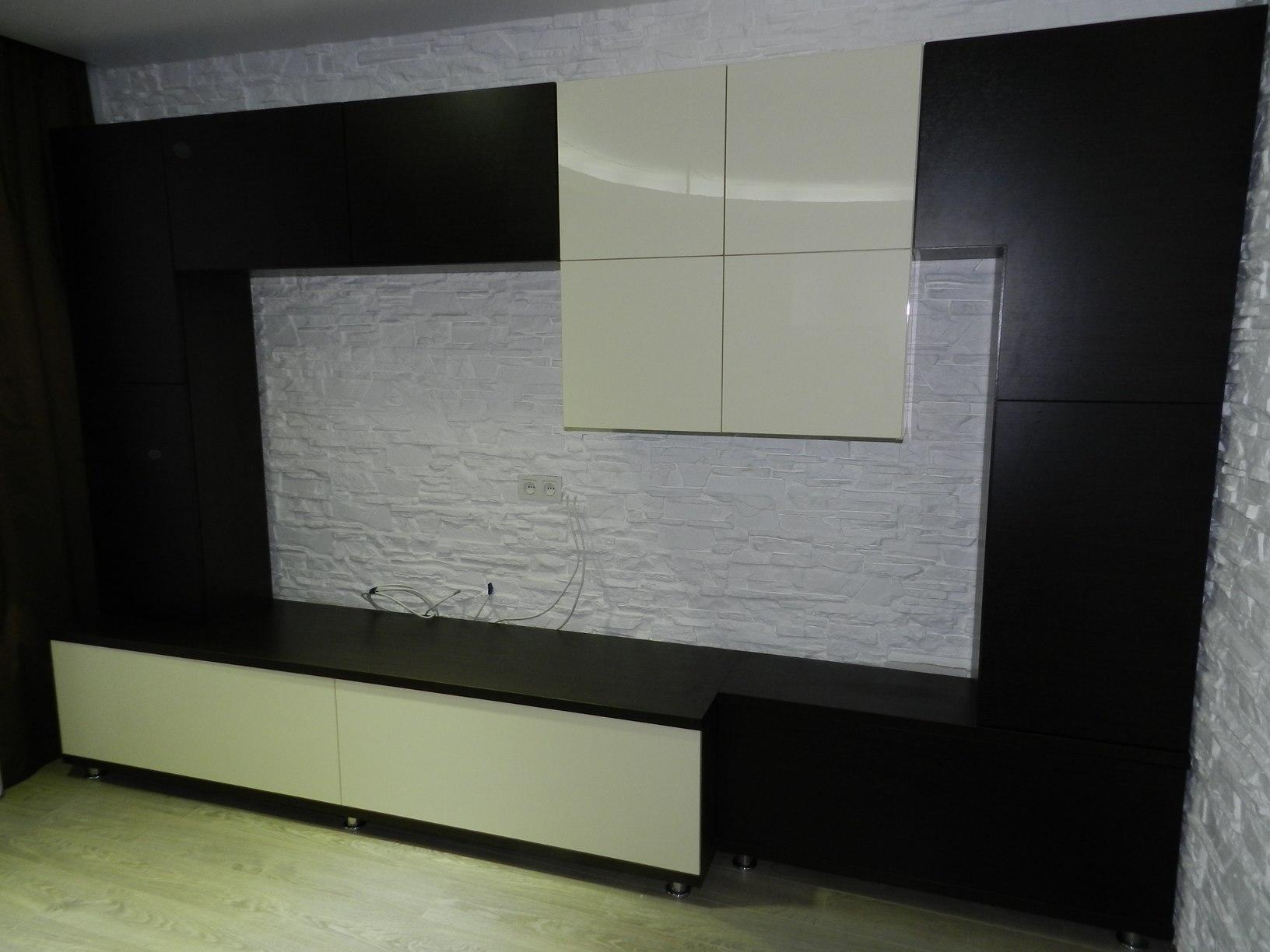 Стенка в гостинной