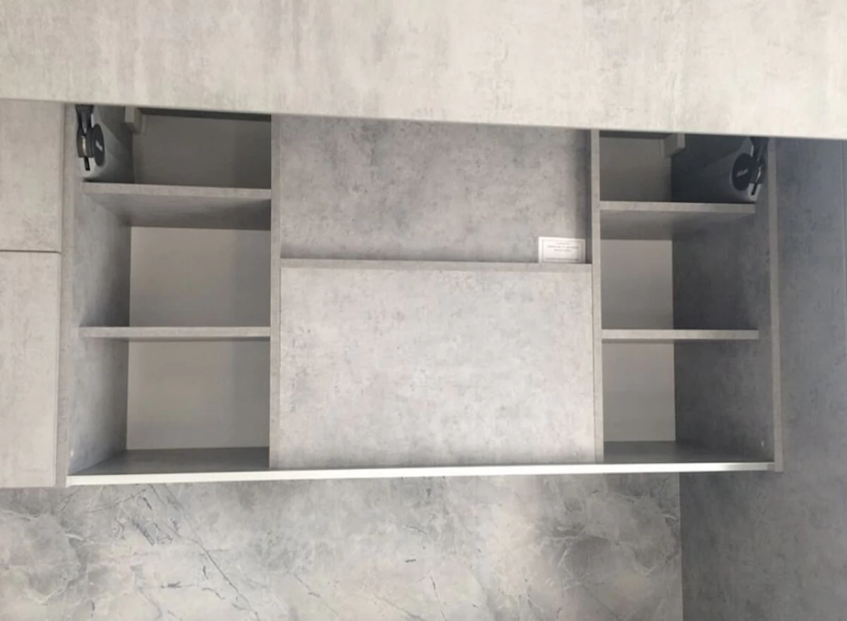 Кухня на заказ в стиле Loft, с фасадами 4298 SU Ателье светлый и фурнитурой  Blum
