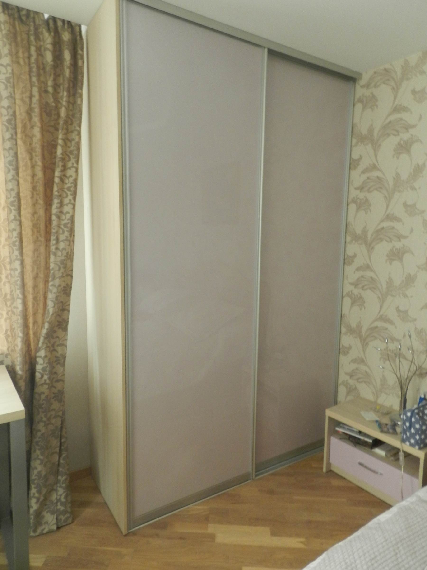 Стол и шкаф Бьянко