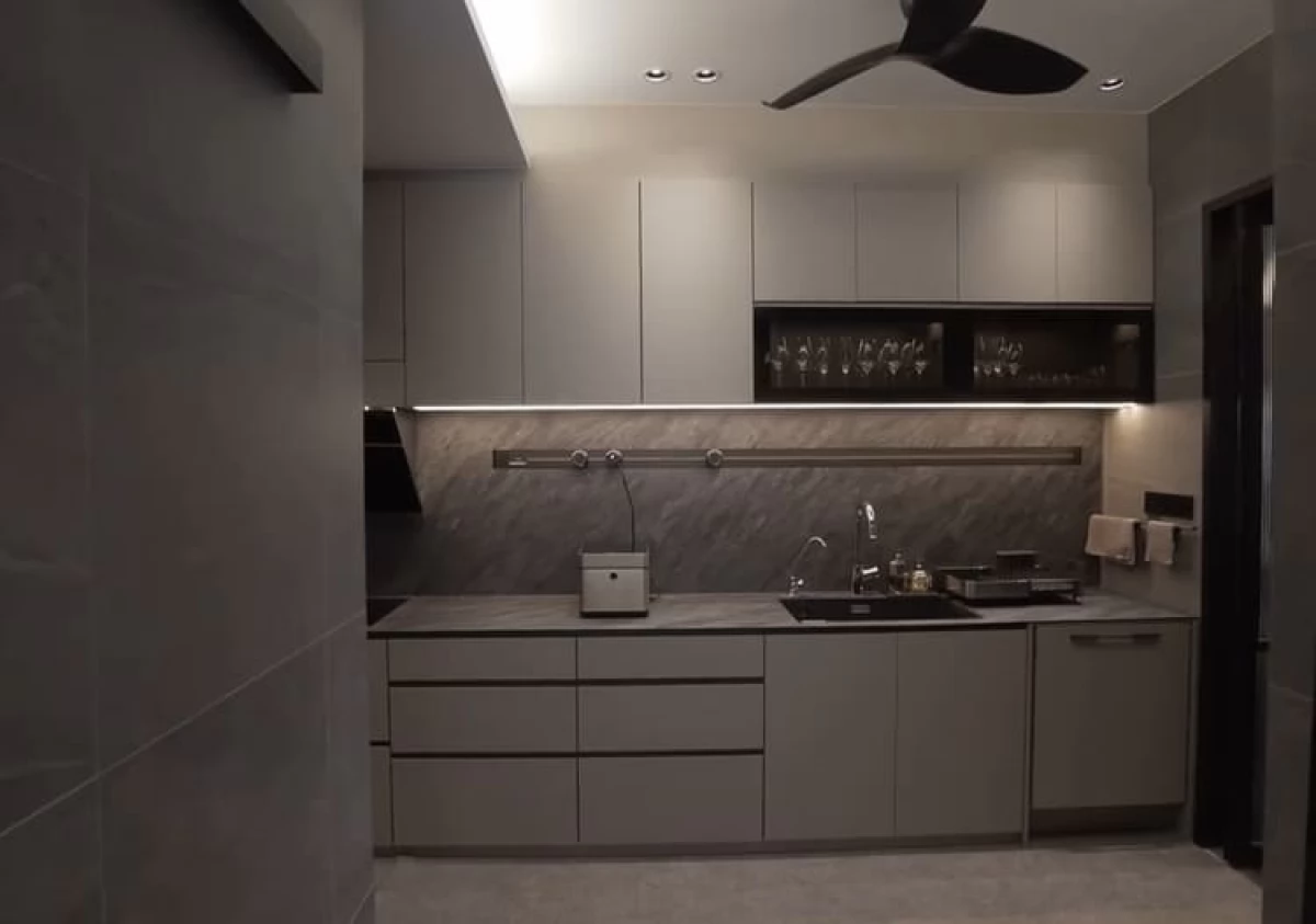 Кухня на заказ с матовыми фасадами AGT, акриловая столешница. ЖК DESNA Residence. Зазимье
