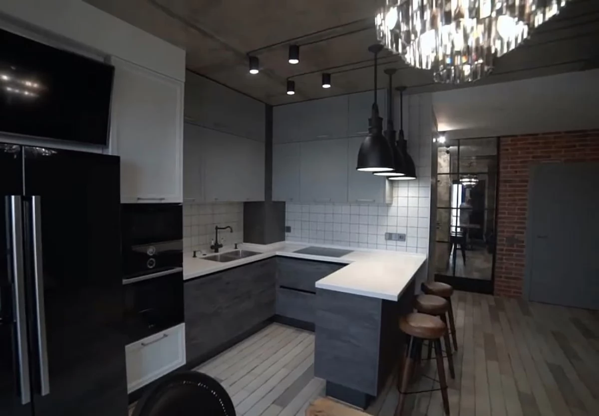 Встроенная кухня Loft. Кухня без ручек с фасадами Alvic и островом. Видео