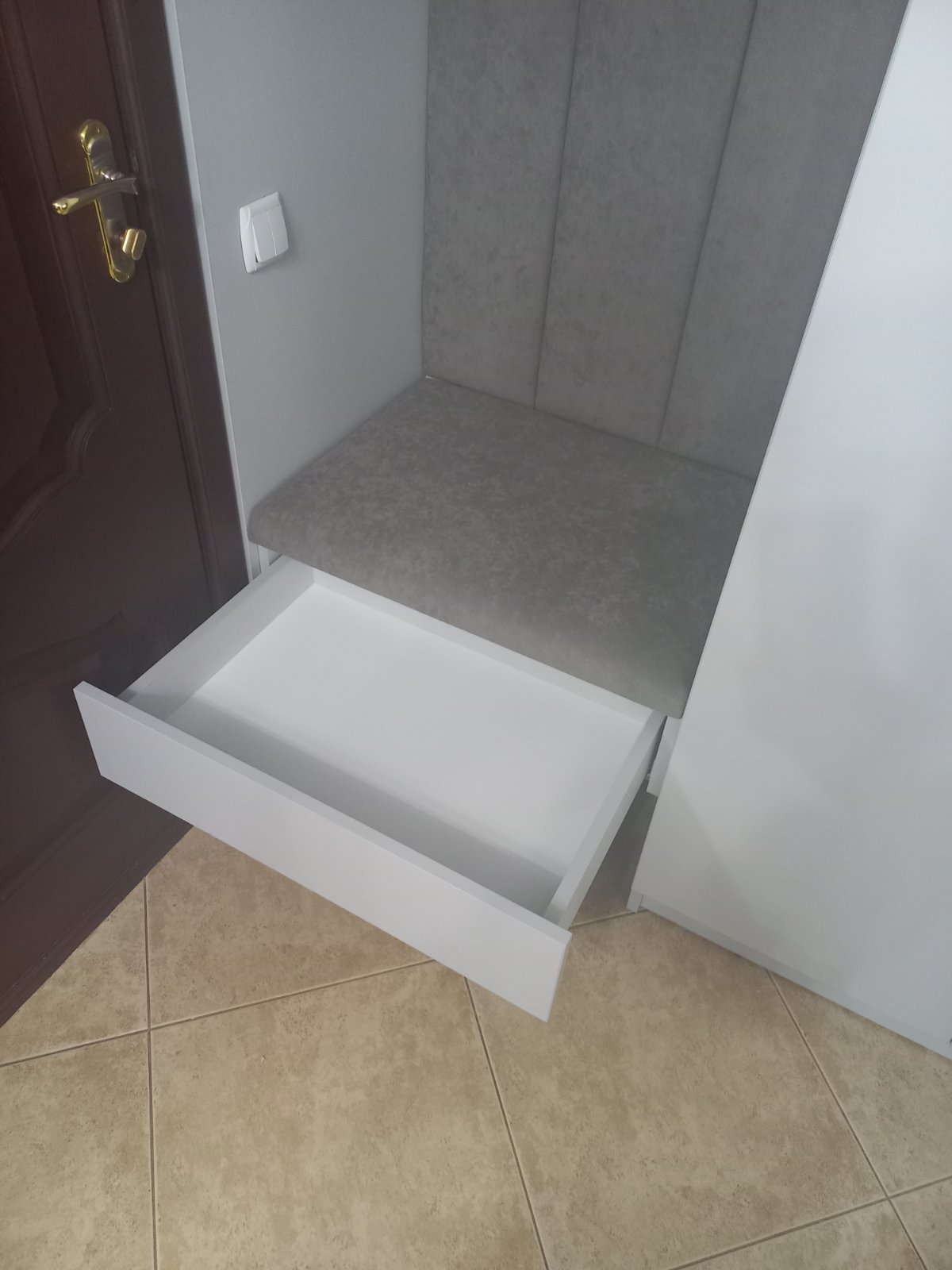 Шкаф в прихожей