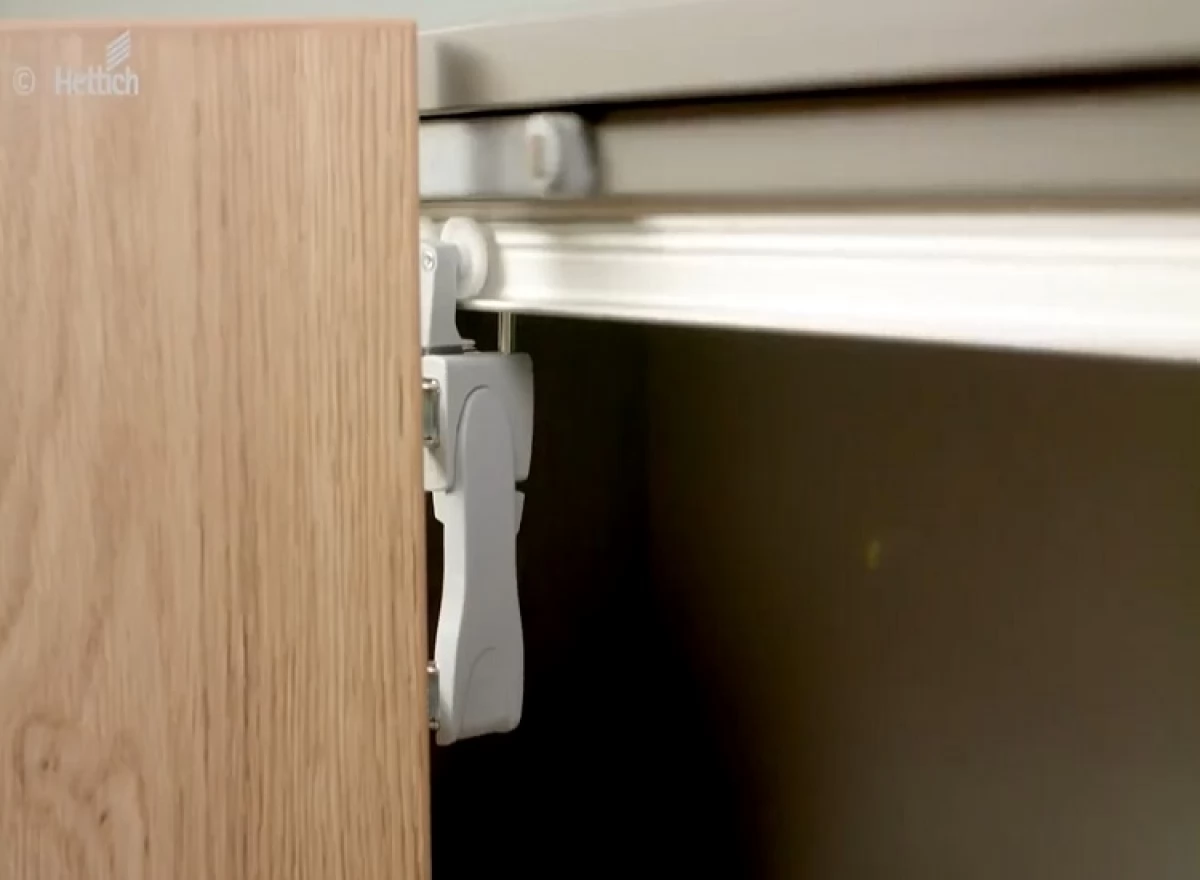 Шкаф купе без ручек. Hettich WingLine L Push to move