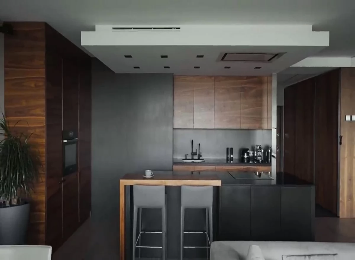 Кухня с островом в современном стиле Loft с акриловыми и шпонироваными фасадами